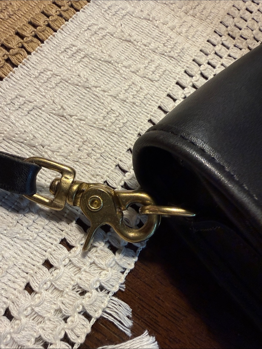 Coach Black Leather Shoulder Bag with Gold Turn-Lock -Vintage - Picture 5 of 15